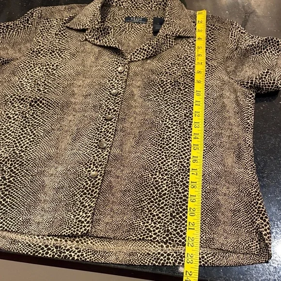 Crazy Horse Liz Claiborne Patterned Woman’s Button Down Shirt - Picture 7 of 7